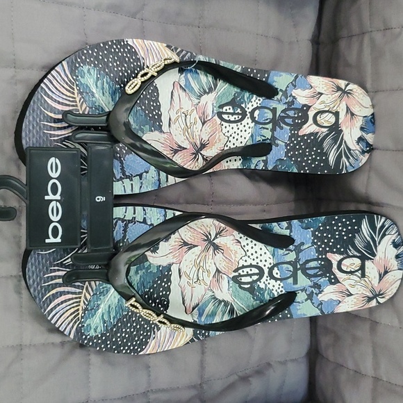 NWT Beach Ready Pink bebe Rhinestone Floral Flip Flops - Picture 4 of 10